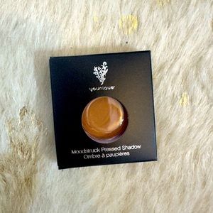 Single matte eyeshadow